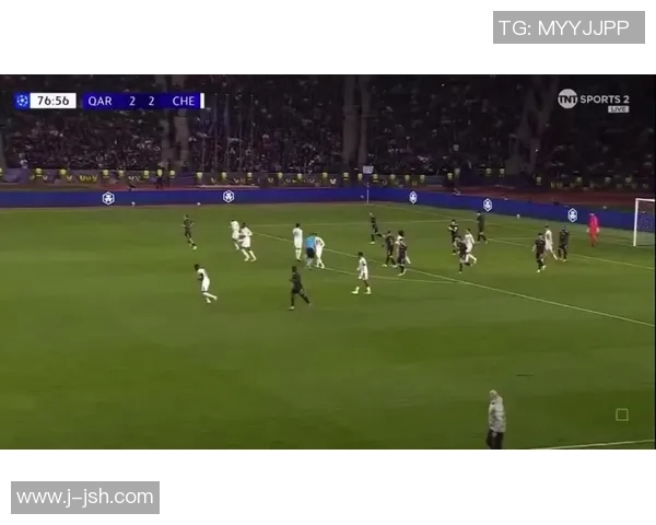 内切进攻与前插突破并驾齐驱的足球明星解析